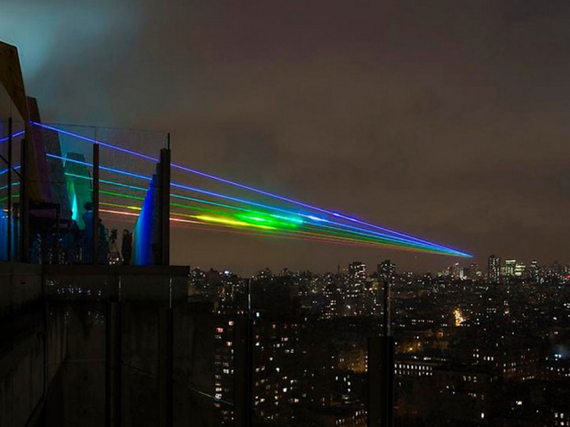 Лазерные источники света. Global Rainbows 35-километровый лазерный Луч в небо. Лазер. Проекционный лазер. Лазер в небо.